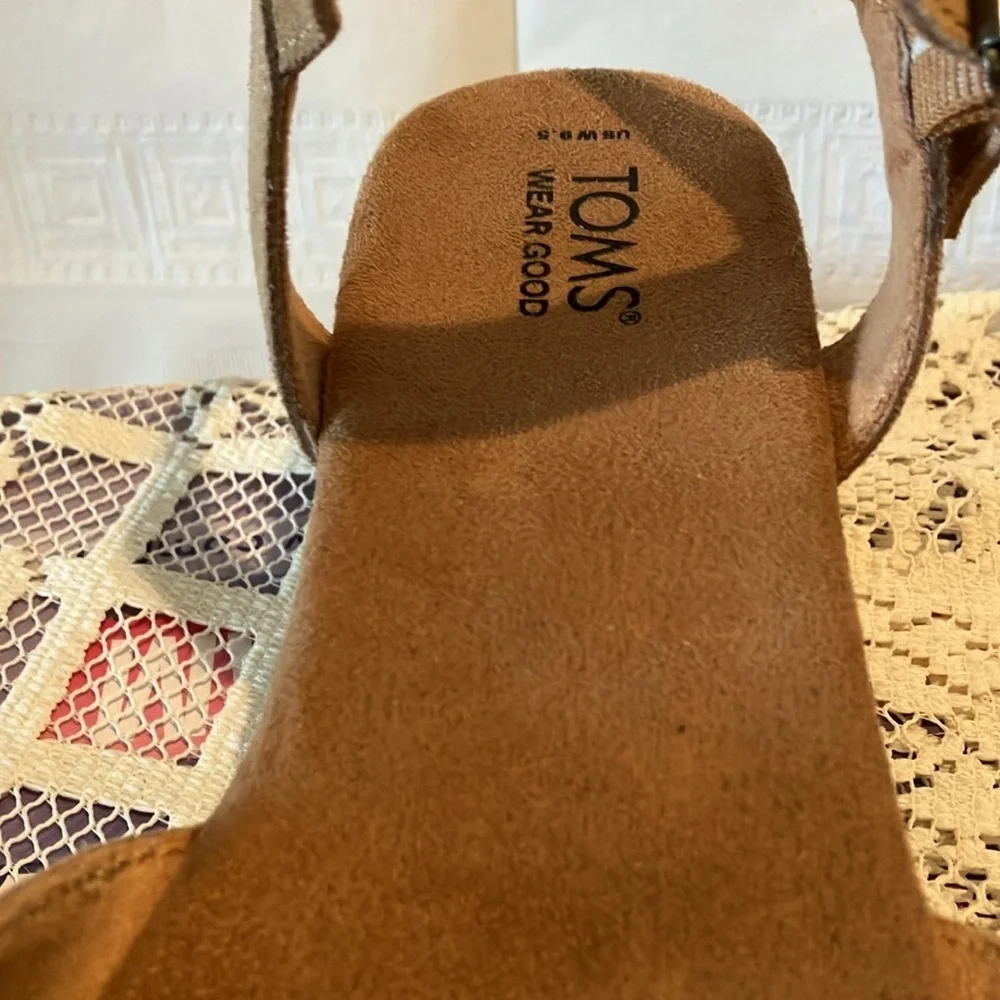 TOMS Women’s Honey Suede Wedge Sandals Sz 9 1/2 Leather Upper Ankle Strap GUC